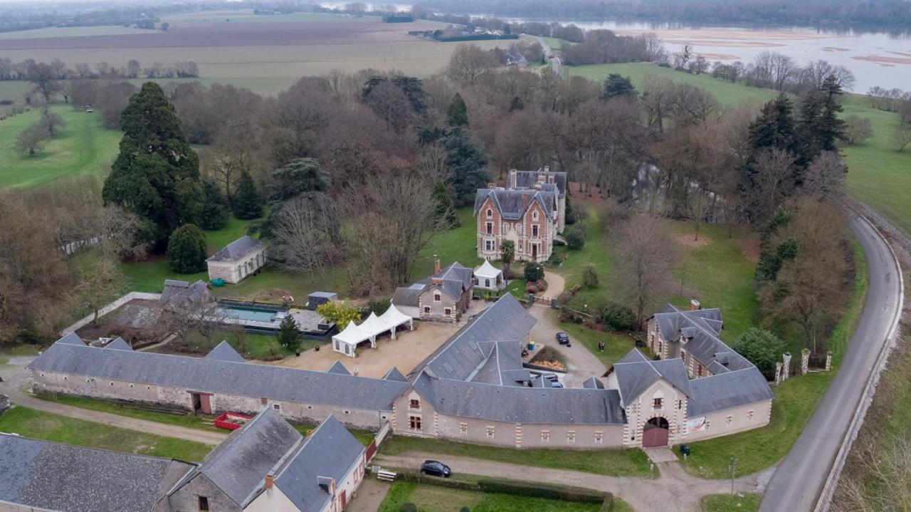 Chateau De Belle Poule Bed & Breakfast Les Ponts-de-Ce Exterior photo