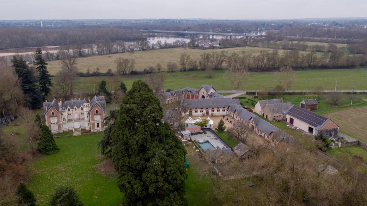 Chateau De Belle Poule Bed & Breakfast Les Ponts-de-Ce Exterior photo