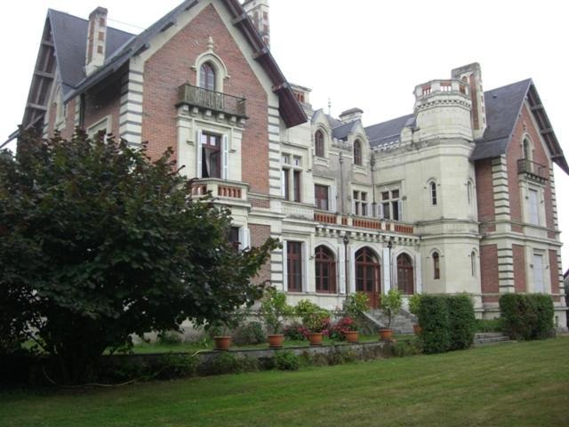 Chateau De Belle Poule Bed & Breakfast Les Ponts-de-Ce Exterior photo