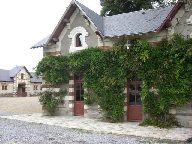 Chateau De Belle Poule Bed & Breakfast Les Ponts-de-Ce Exterior photo